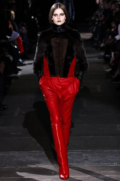 Look 24
